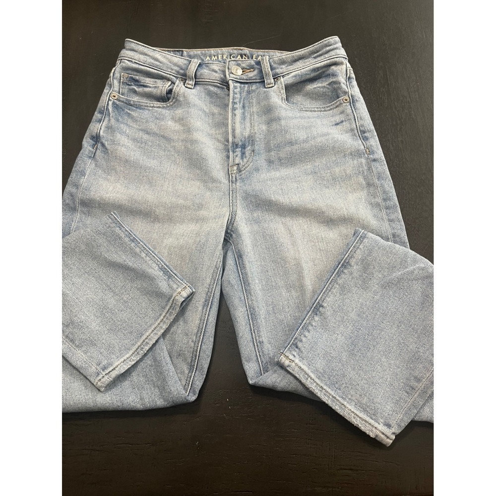 American Eagle Outfitters Women's Size‎ 2 Mom Jeans Light Wash Stretch Jeans